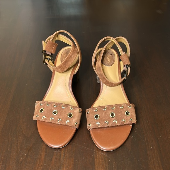 CLARKS Women's RALENE SHEEN Open Toe Sandals Stacked Heel Dark Tan Size 6.5 - Picture 6 of 17